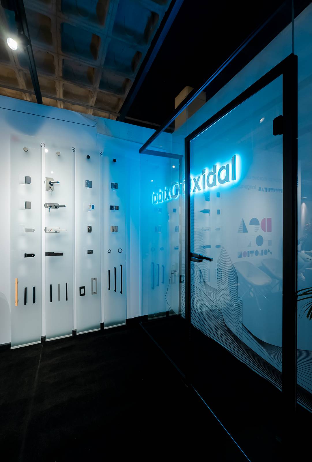 نمونه قفل و دستگیره درب شیشه ای اکسیدال