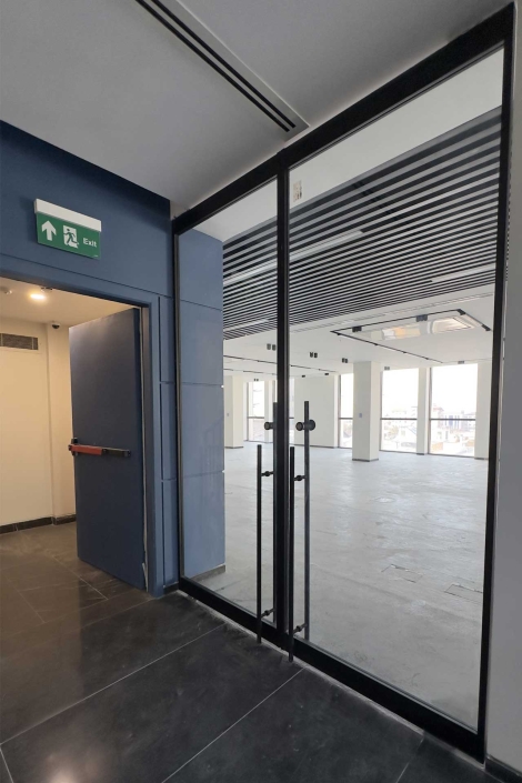 درب پیوت شیشه ای