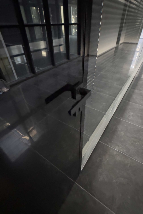 پارتیشن و درب شیشه ای دوجداره