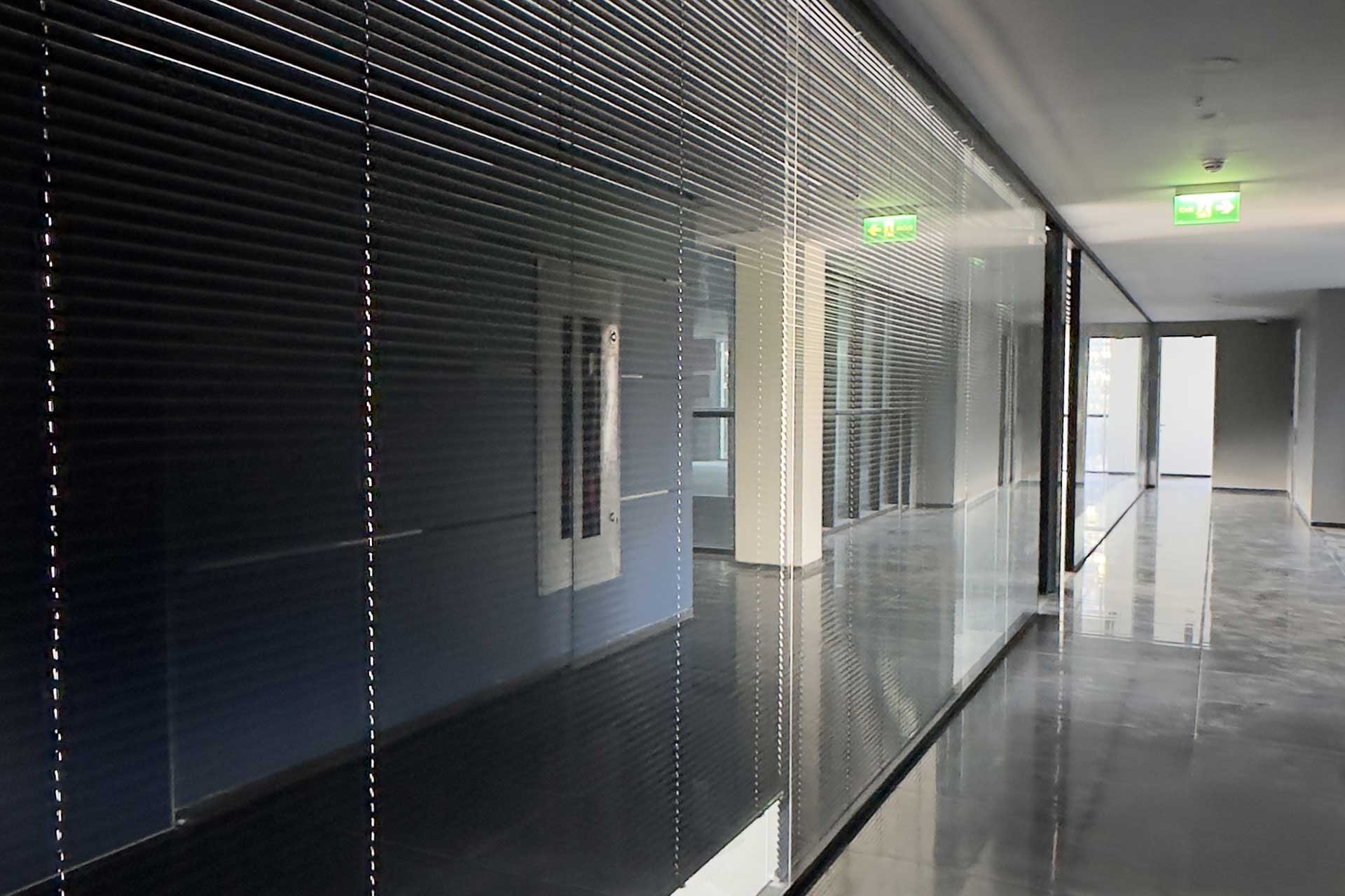 پروژه بیمه پاسارگاد نصب پارتیشن شیشه ای allure