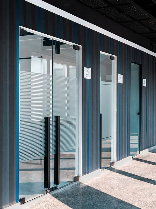 درب شیشه ای فروشگاهی پچ فیتینگ اکسیدال