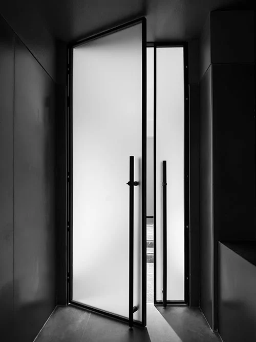 درب شیشه ای پچ فیتینگ دو لنگه برای لابی